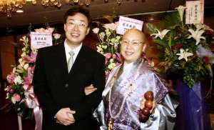 费玉清的姐姐(费玉清姐姐35岁当尼姑，70岁欠下四千万高利贷，俩弟弟也吃不消了)