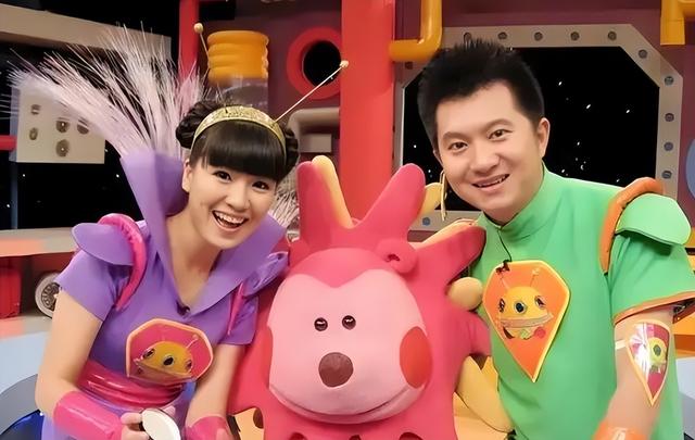 这两位熟悉的主持人，原来是夫妻？搭档了21年，儿女双全却被骂惨