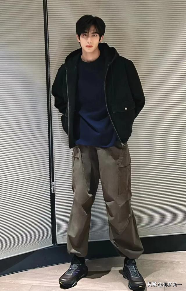 妈呀!内娱又出男“腰精”，将周翊然和王一博放一起差距一目了然