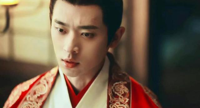 《虚颜》男主曾被嘲“古装丑男”，现因颜值出圈，还撞脸陈冠霖