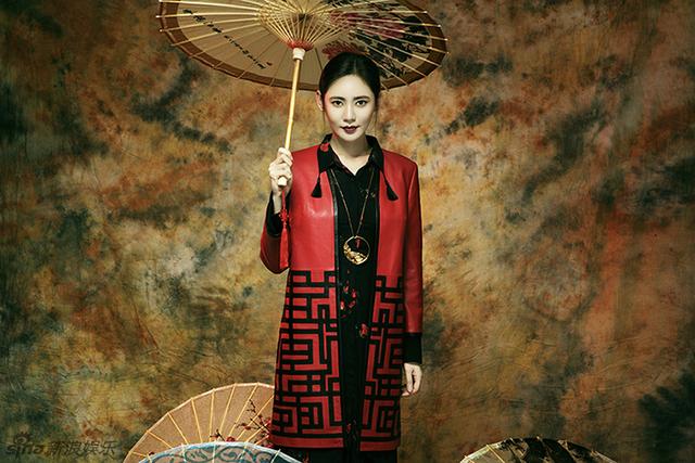 女星一幅古典风写真美出边际 王丽坤一个回眸，气质收不住