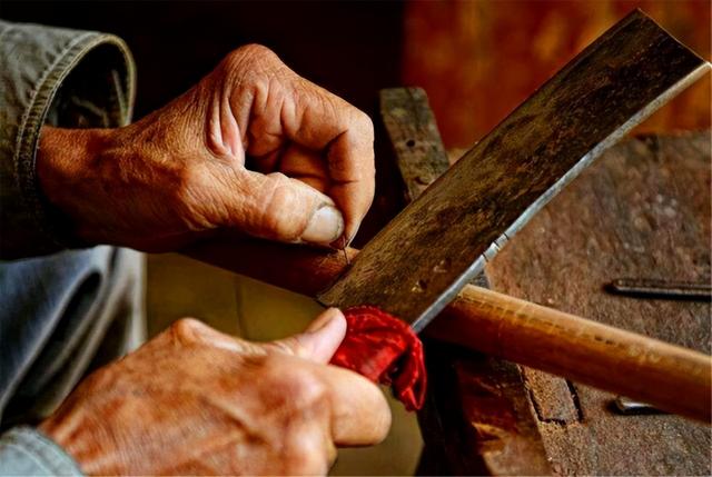 农村老话“百艺百穷，无艺成龙”，“成龙”特指什么，是什么意思