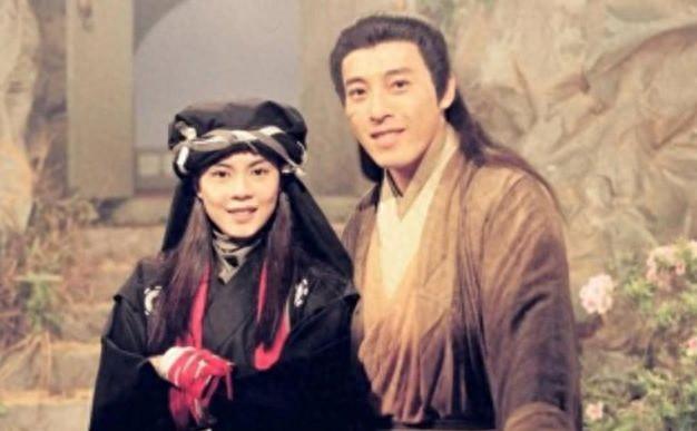 “穆桂英”嫁给了“令狐冲”，夫妻二人为抗衰老，不生孩子不吃肉