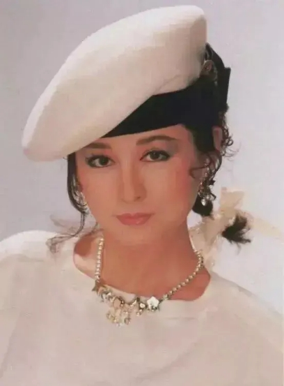 只有一段婚姻却受情伤痛苦到自杀,“大玉儿”潘迎紫至今仍是单身