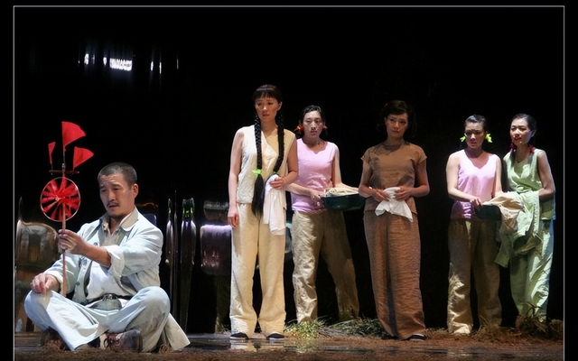 从话剧《荒原与人》的叙述方法中，体会戏曲传统叙事的改变