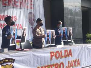 女人光屁股图片(23岁印尼女星卖淫还债,光身子在酒店被捕,声泪俱下:都怪疫情)