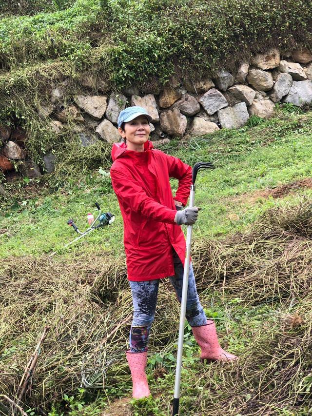 恭喜!前邵氏知名女星林秀君升级做外婆,女儿丁巧唯10分钟顺产