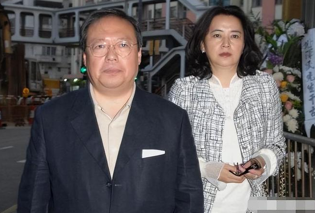 “霸王花”胡慧中:黑帮老大为她金盆洗手,现任老公入狱不离不弃