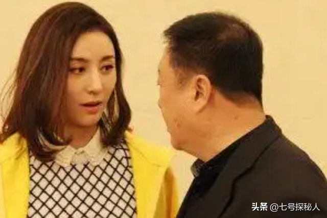 72岁导演尤小刚,与三婚妻子3年抱俩娃,如今两个儿子超高颜值