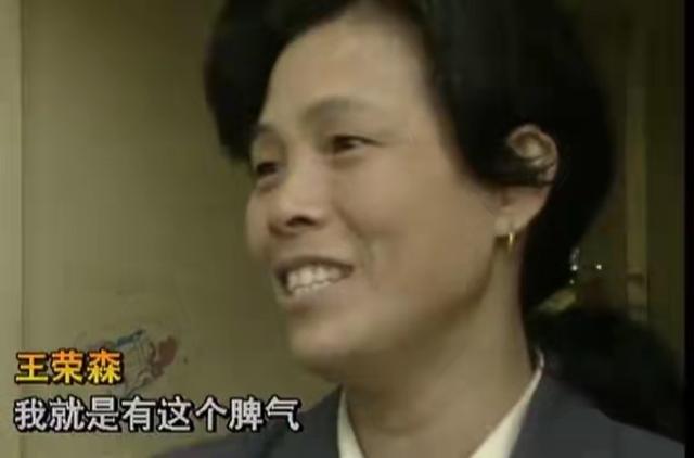 真实的《温州一家人》：丈夫累死儿子溺亡后，一家三口地下相聚