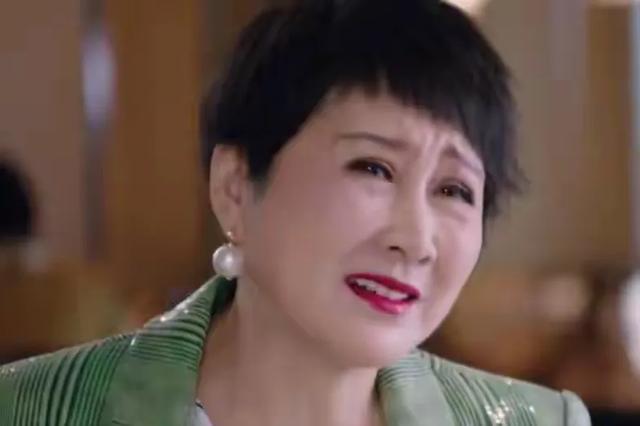 原来张凯丽被“抵制”是有原因的，代言翻车，强捧女儿都不是关键