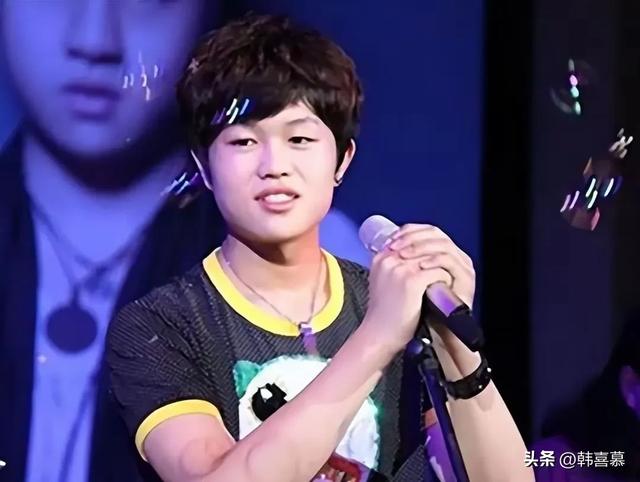 85岁李双江近况曝光，卖力唱歌底气不足，努力赚钱为儿子出狱隐身