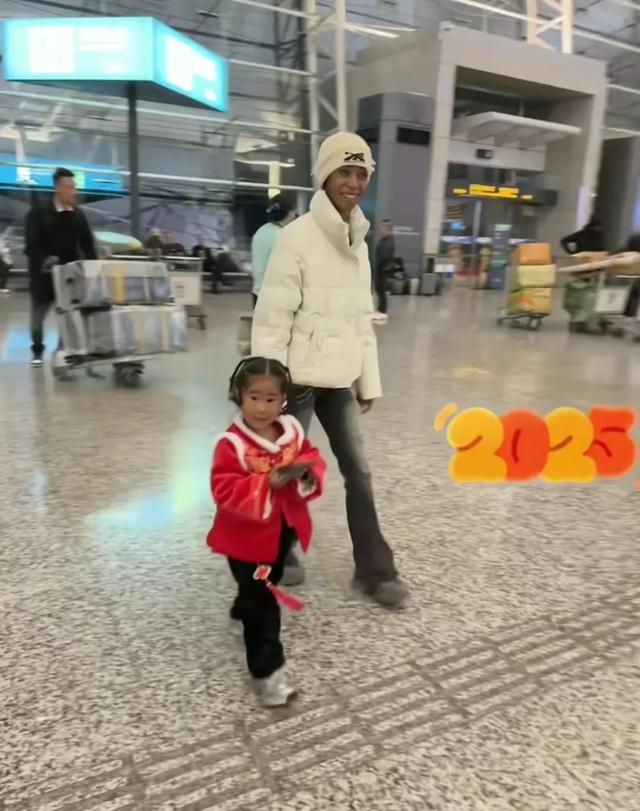 三剑客的油厂即将营业，小曾哥并没有放弃菲利丝及其团队