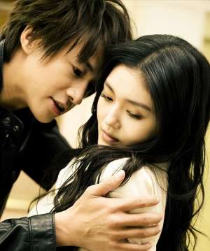 泡沫之夏电影(《泡沫之夏》:大S的深情演绎与青春的怀旧之歌)