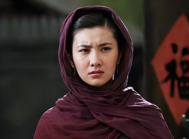 “诬陷”印小天13年后,边潇潇嫁给导演生二胎,日子依旧很潇洒