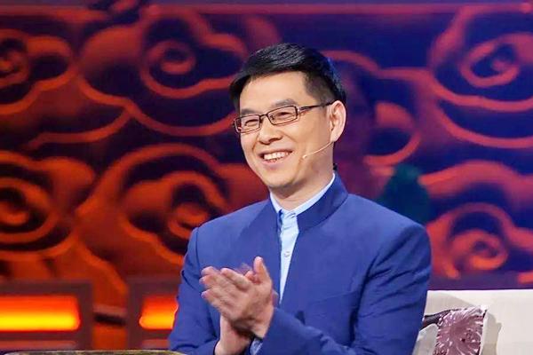 郦波发表了一首七绝，民间高手与其掐架，结果都败给了电脑写的诗