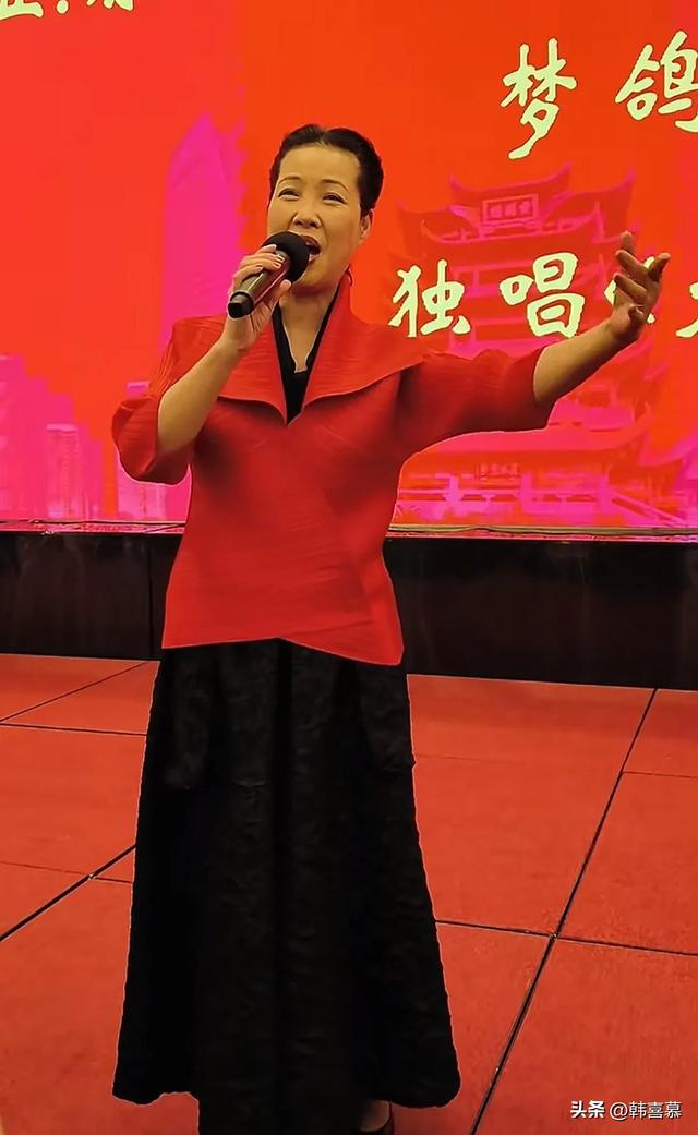 85岁李双江近况曝光，卖力唱歌底气不足，努力赚钱为儿子出狱隐身