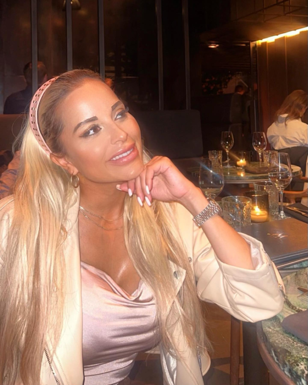 挪威王储继子对第三名女士下手，大11岁的漂亮主持人，还录了视频