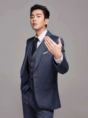 张若昀爸爸(张若昀与父亲张健的恩怨始末，以及他的跌宕上位史)