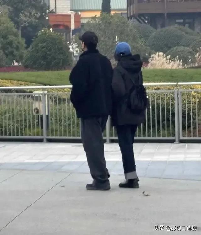 高圆圆夫妻俩带女儿游玩，赵又廷情绪失控，当场发飙