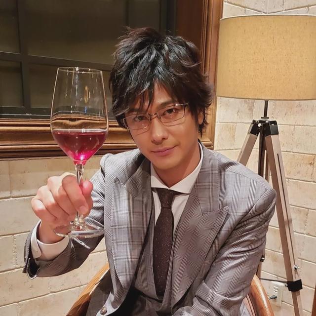 速水重道帅哥形象崩塌，新剧演受虐社长