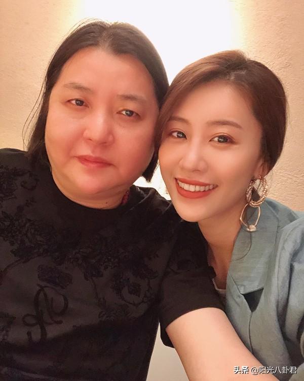 曾两度遭遇潜规则要求，27岁女星宣布患癌，大姐邱瓈宽罕见送祝福