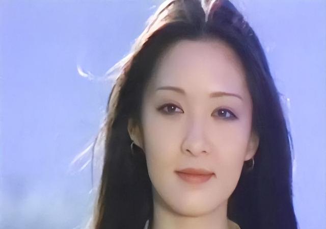 胡因梦用两个字回应112天婚姻,与李敖新婚夜因一杯茶撕碎结婚证