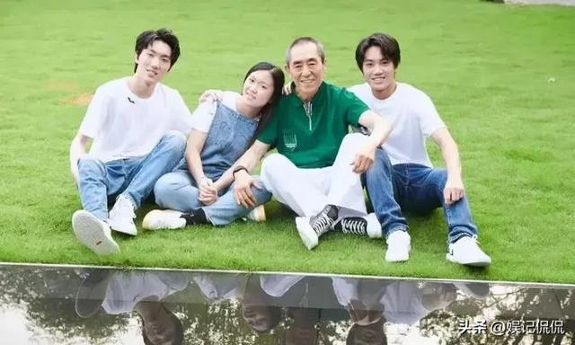 张艺谋带老婆参加名媛舞会，43岁陈婷美出圈，18岁女儿颜值很一般