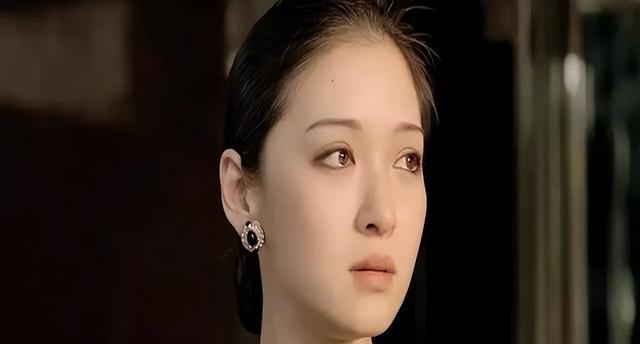 胡因梦用两个字回应112天婚姻,与李敖新婚夜因一杯茶撕碎结婚证