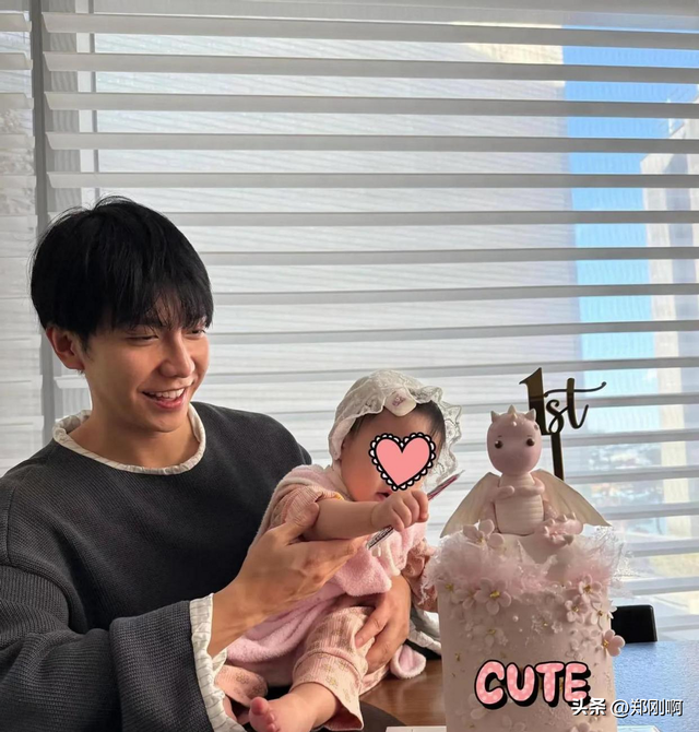 李昇基为女儿庆祝1周岁生日！女儿肉嘟嘟超可爱，画面十分温馨