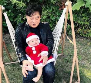 吕方(胖到不见脖香港歌手吕方多次减肥失败，娶富婆妻子老来得女)