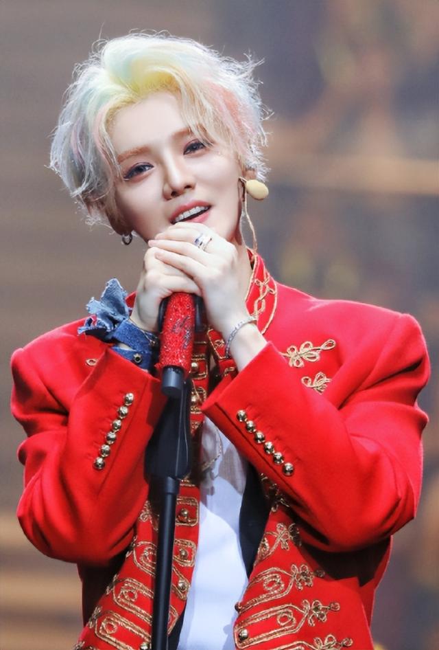 有一种“差距”叫鹿晗与关晓彤，官宣6年后，两人棋局终于被看清