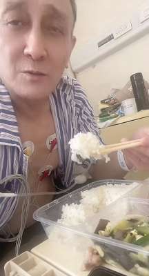 曹其昌(60岁喜剧演员紧急入院引担忧身上满是仪器,憔悴无力吃素菜盒饭)