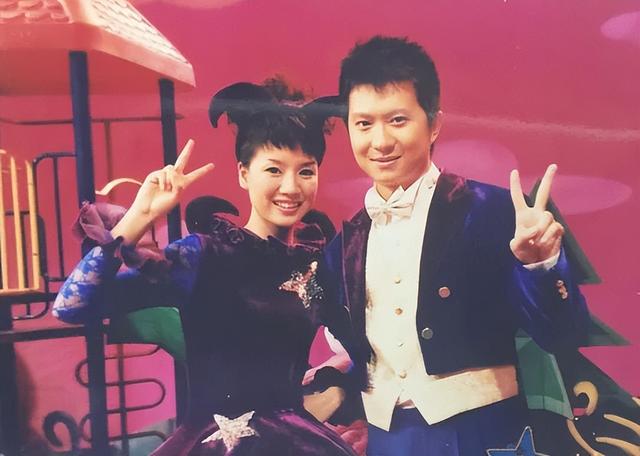 这两位熟悉的主持人，原来是夫妻？搭档了21年，儿女双全却被骂惨
