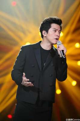 在水一方李健(李健翻唱《在水一方》，韩红泪洒现场：音乐，直击灵魂的温柔力量)