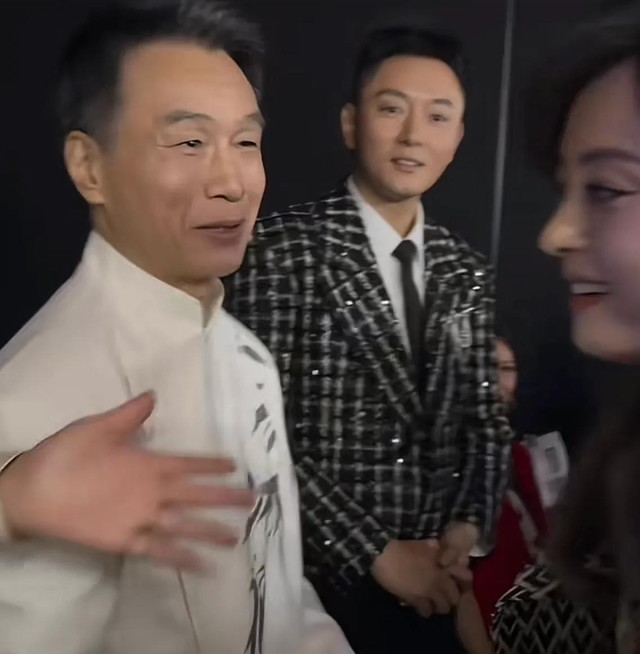 《甄嬛传》13年后重聚，孙俪冷落李学东一幕，揭开娱乐圈残酷真相