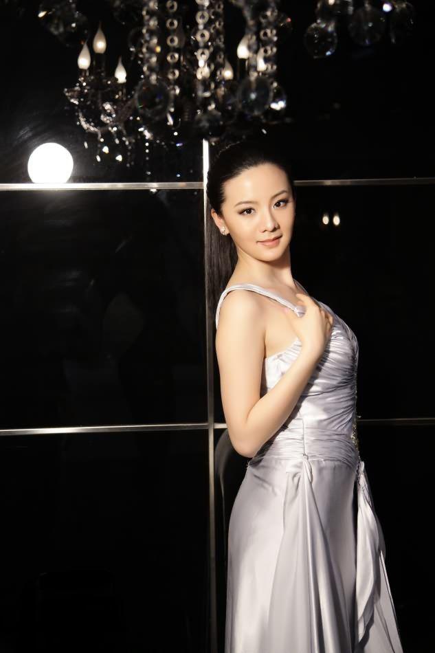 王馨可清丽脱俗的外貌和灵气十足的表演风格受到观众的喜爱