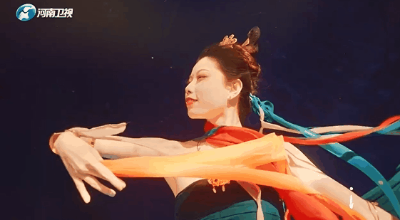 全网刷屏！这段又燃又梦幻的“水中飞天”舞蹈，你一定要看