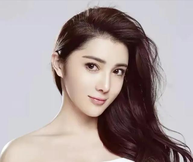 “任娇坠楼事件:揭秘背后的真相与争议”。这个标题概括了