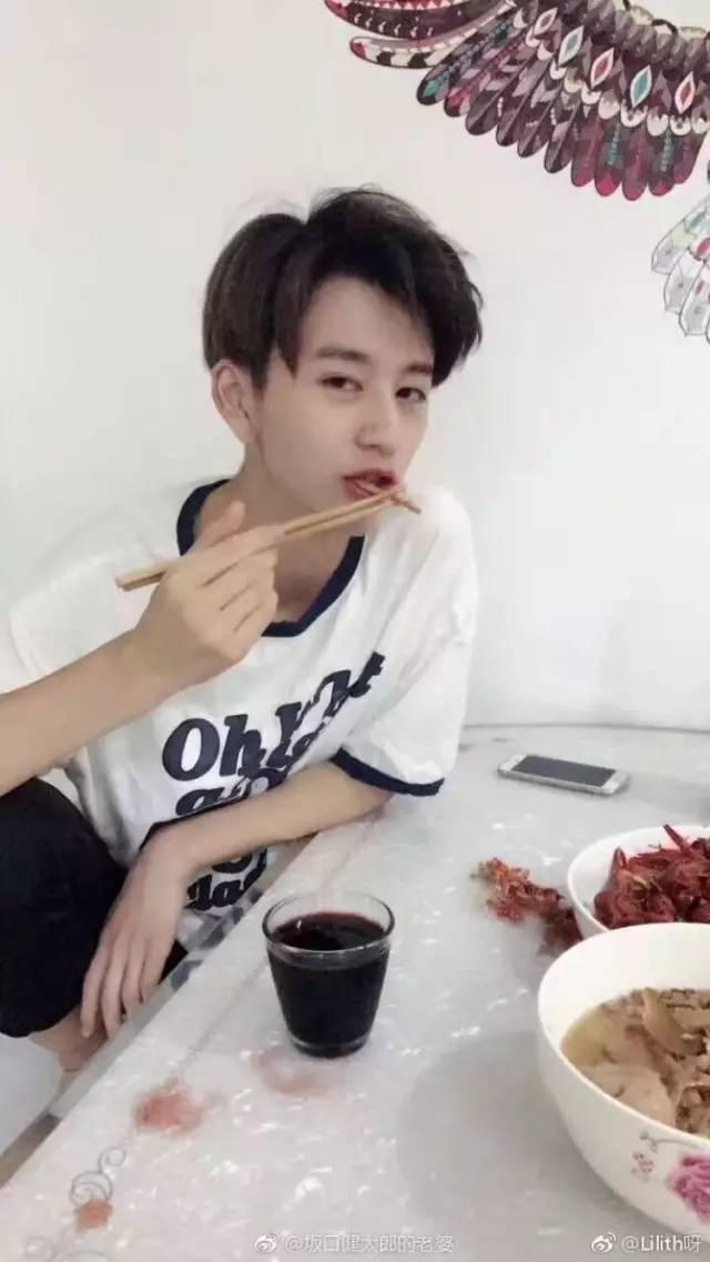 被控制、开口跪，有黑料，一夜爆红的吹头小哥走下神坛了？那些年的民间帅哥，你们还好吗