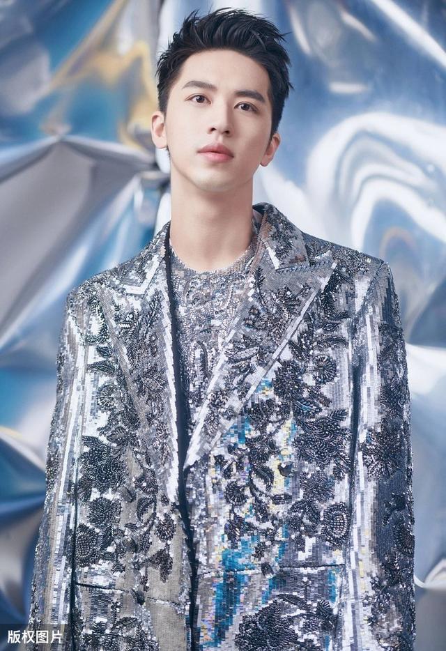 有生之年系列！黄景瑜、许魏洲霸屏神剧《上瘾》重新上映