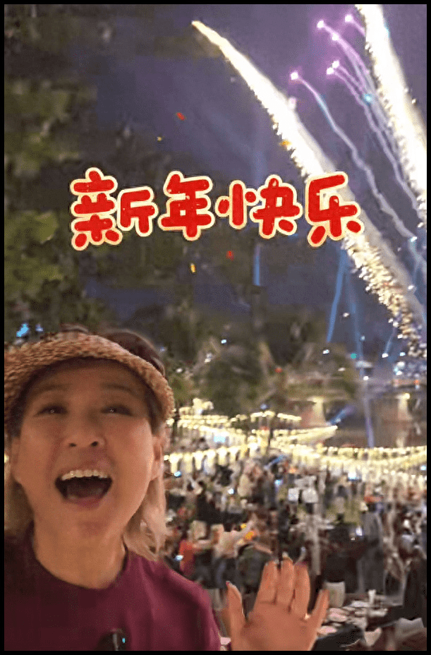 李静罕晒母女合照,21岁沐尔箍牙后颜值变化大,美到妈妈都认不出