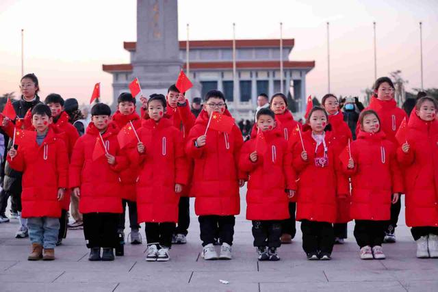 京城拍客今日精选｜寻常烟火巷 花灯初点亮