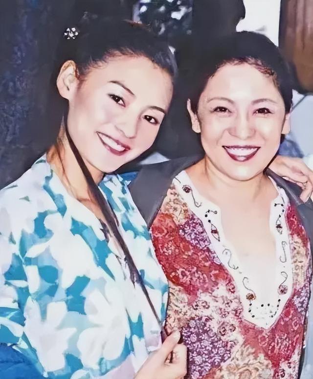 恩将仇报?撒谎成性?毁了张柏芝的,在“艳照门”之前早有预兆