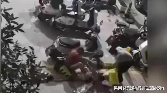 炸裂！网传抓男小三现场，男子脱小三裤子捏命根子，老婆表现醉了