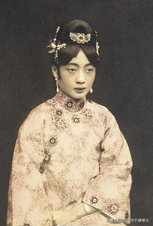 末代皇后婉容的一生，最后堕落沉沦，凄惨又令人唏嘘