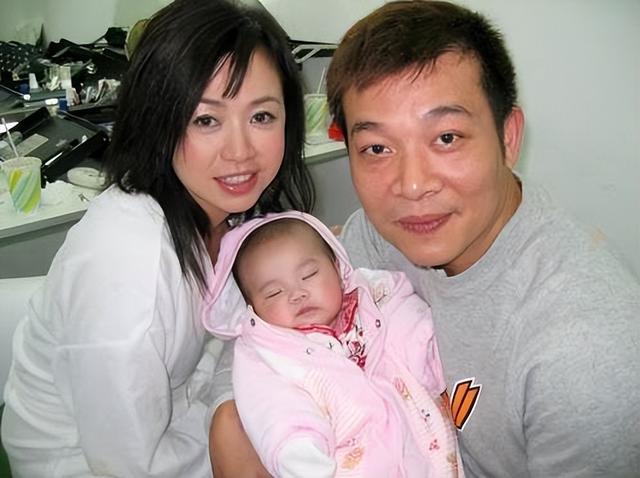 她是港姐季军年轻时超美艳，嫁圈内好男人女儿漂亮，男方坚拒诱惑