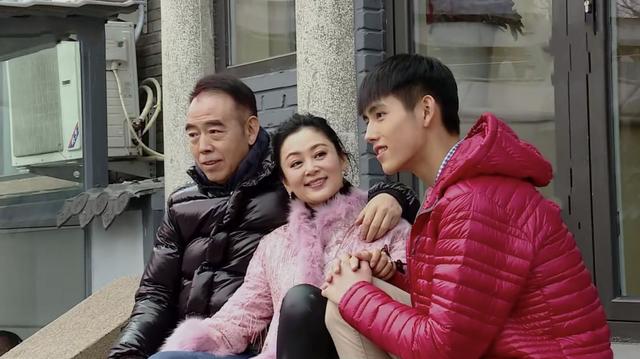 父亲是陈凯歌，母亲是陈红，强捧好几年都红不了，陈飞宇也很无奈
