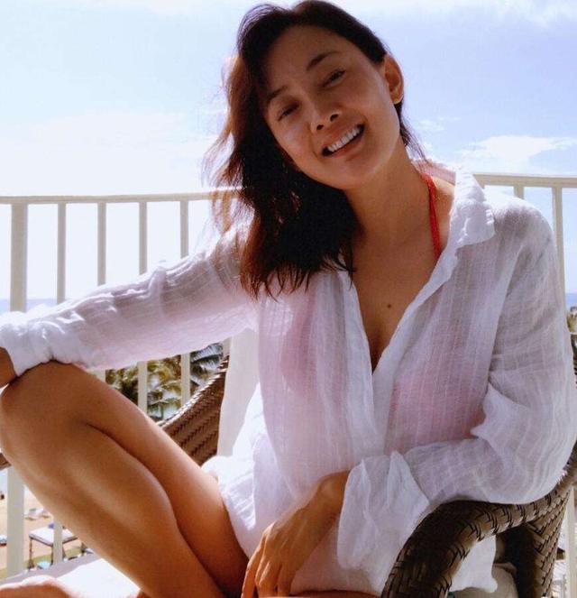 老少恋有多“残酷”?嫁给富豪的牛莉近况曝光,独自旅游疑似离婚