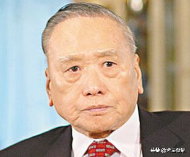 和发妻奋斗20年成香港巨富，妻子不幸遇难后，立马娶了妻妹